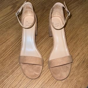 A. New day tan heels size 8
